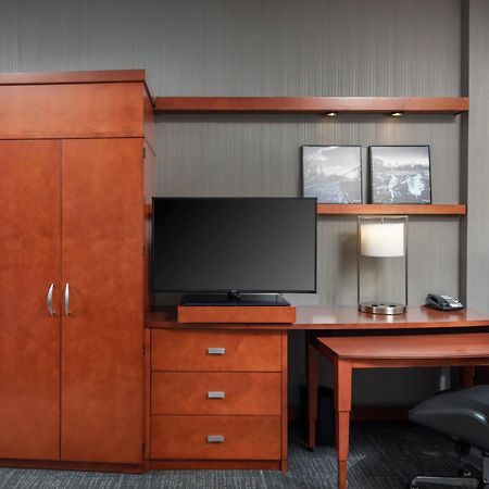 Courtyard By Marriott Greenville Downtown Exteriör bild