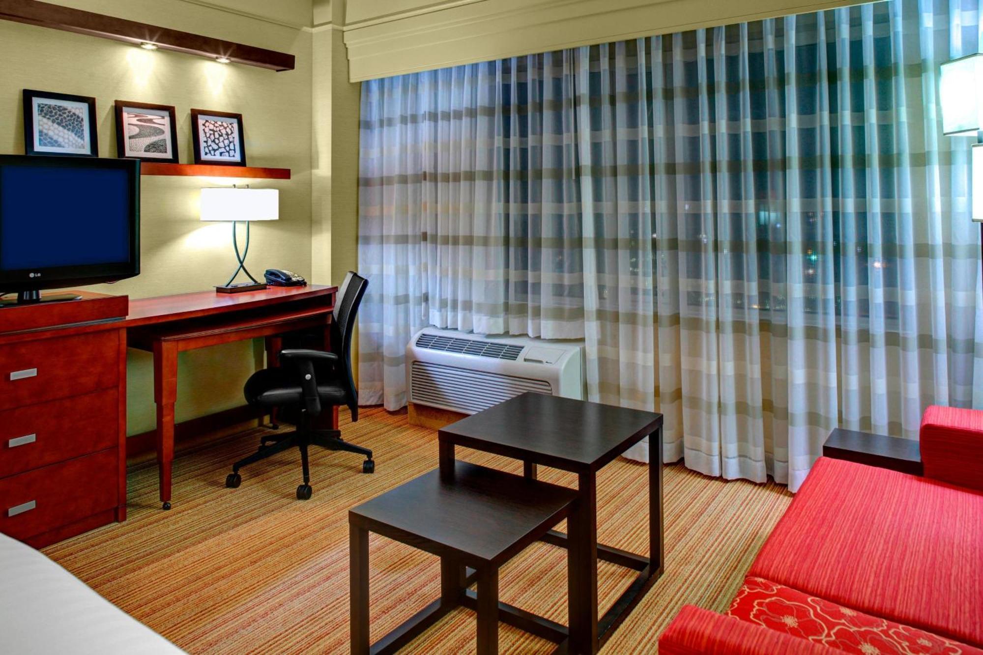 Courtyard By Marriott Greenville Downtown Exteriör bild