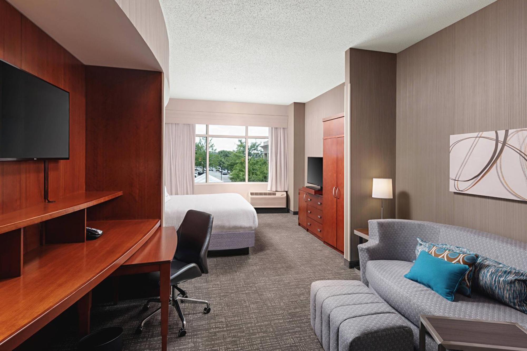 Courtyard By Marriott Greenville Downtown Exteriör bild
