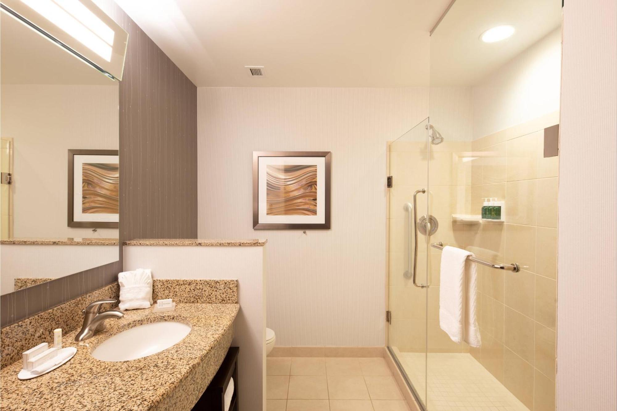 Courtyard By Marriott Greenville Downtown Exteriör bild
