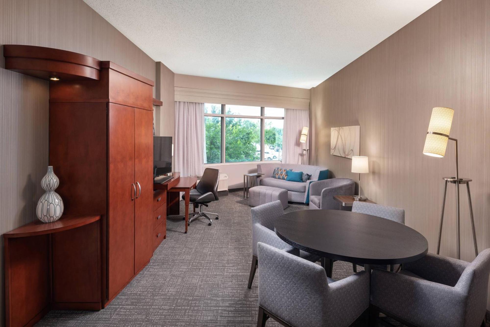 Courtyard By Marriott Greenville Downtown Exteriör bild