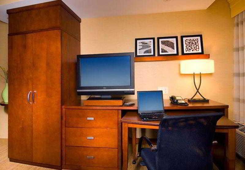 Courtyard By Marriott Greenville Downtown Exteriör bild